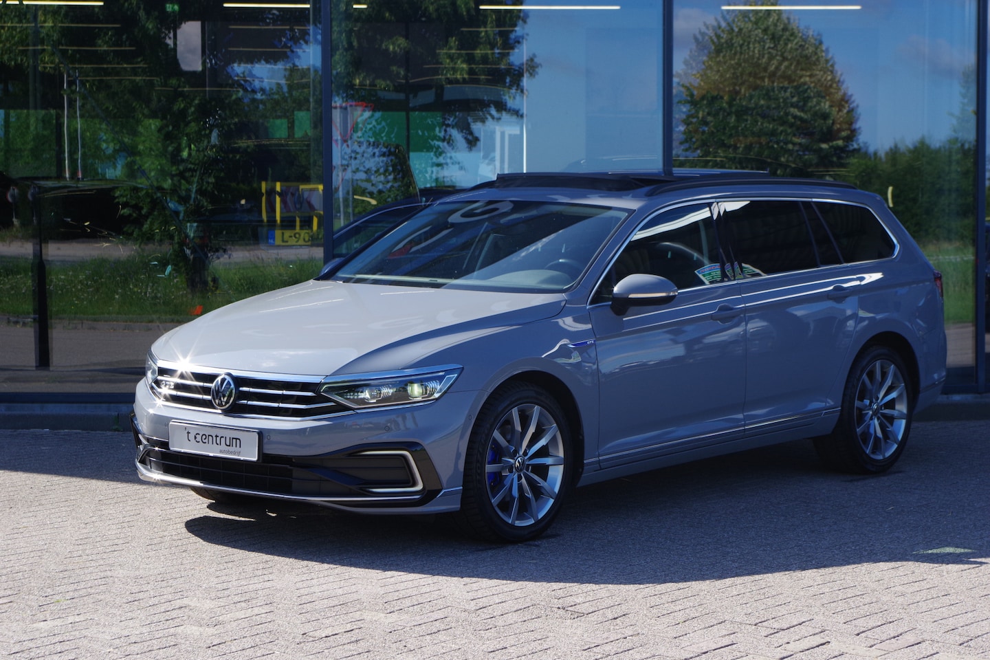 Volkswagen Passat Variant - 1.4 TSI PHEV GTE 218 PK BNS, Panoramadak, Trekhaak, 18" LM, Adap. LED, Keyless, 360 Camera - AutoWereld.nl