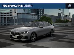 BMW 5-serie - 530e M Sport Automaat / Panoramadak / Achteruitrijcamera / Adaptieve LED / Stoelventilatie