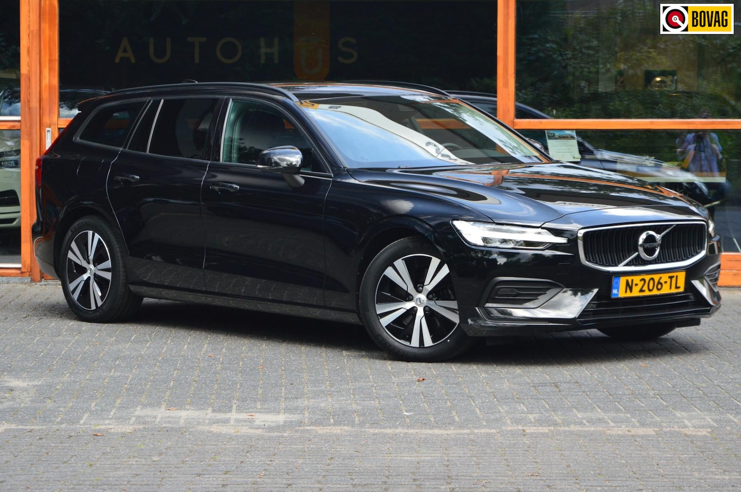 Volvo V60 - B3 | Stoel en Stuur Verwarmd | Leer | Cruise Control | Parkeersensoren | VOC | - AutoWereld.nl