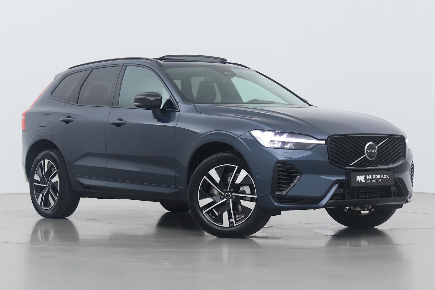 Volvo XC60 - T6 Plug-in hybrid Plus Dark | FACELIFT | MY2026! | Head-Up | Panoramadak | harman/kardon | - AutoWereld.nl