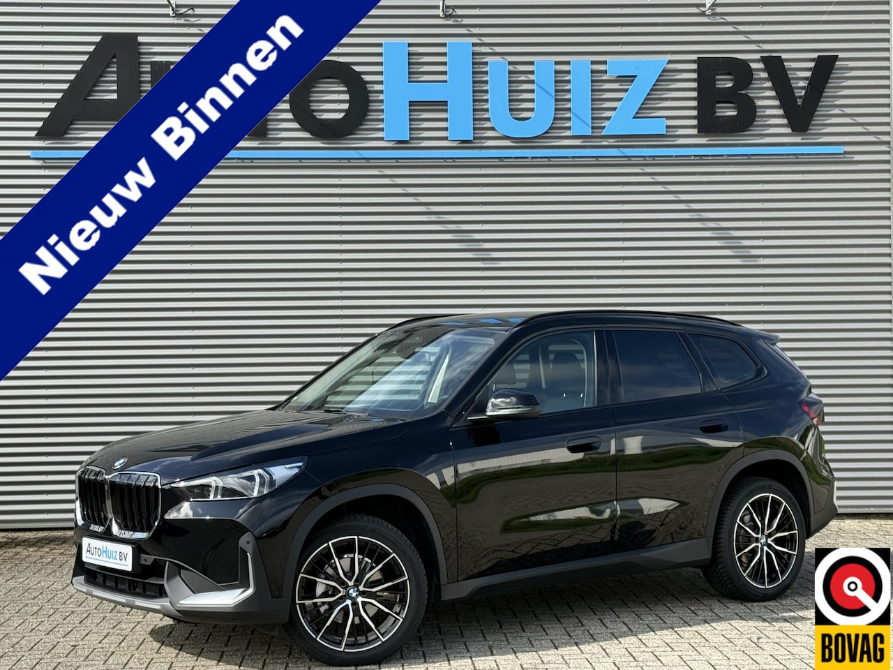 BMW X1 - sDrive18i Trekhaak LED Keyless Entry Carplay 19 inch 4 Seizoenenbanden Achteruitrijcamera - AutoWereld.nl