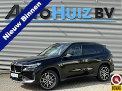 BMW X1 - sDrive18i Trekhaak LED Keyless Entry Carplay 19 inch 4 Seizoenenbanden Achteruitrijcamera