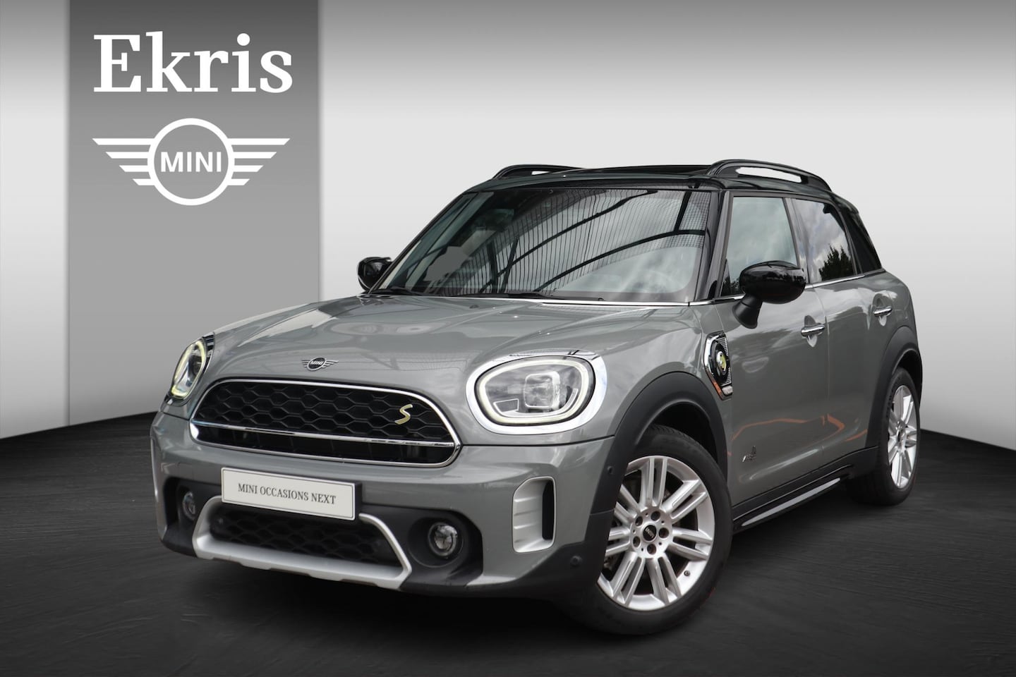 MINI Countryman - Cooper S E ALL4 | Glazen Panoramadak | Extra getint glas | Head-Up Display | 18" | Keyless - AutoWereld.nl