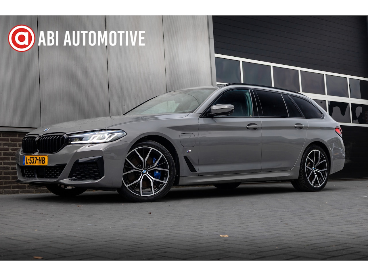 BMW 5-serie Touring - 530e xDrive Business Edition Plus M-Sportpakket / BTW-Auto/ 1e-Eigenaar/ Pano-Dak/ Head-Up - AutoWereld.nl