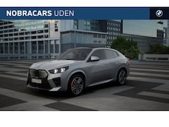 BMW iX2 - eDrive20 M Sport / Panoramadak / Sportstoelen / Achteruitrijcamera / M Adaptief onderstel