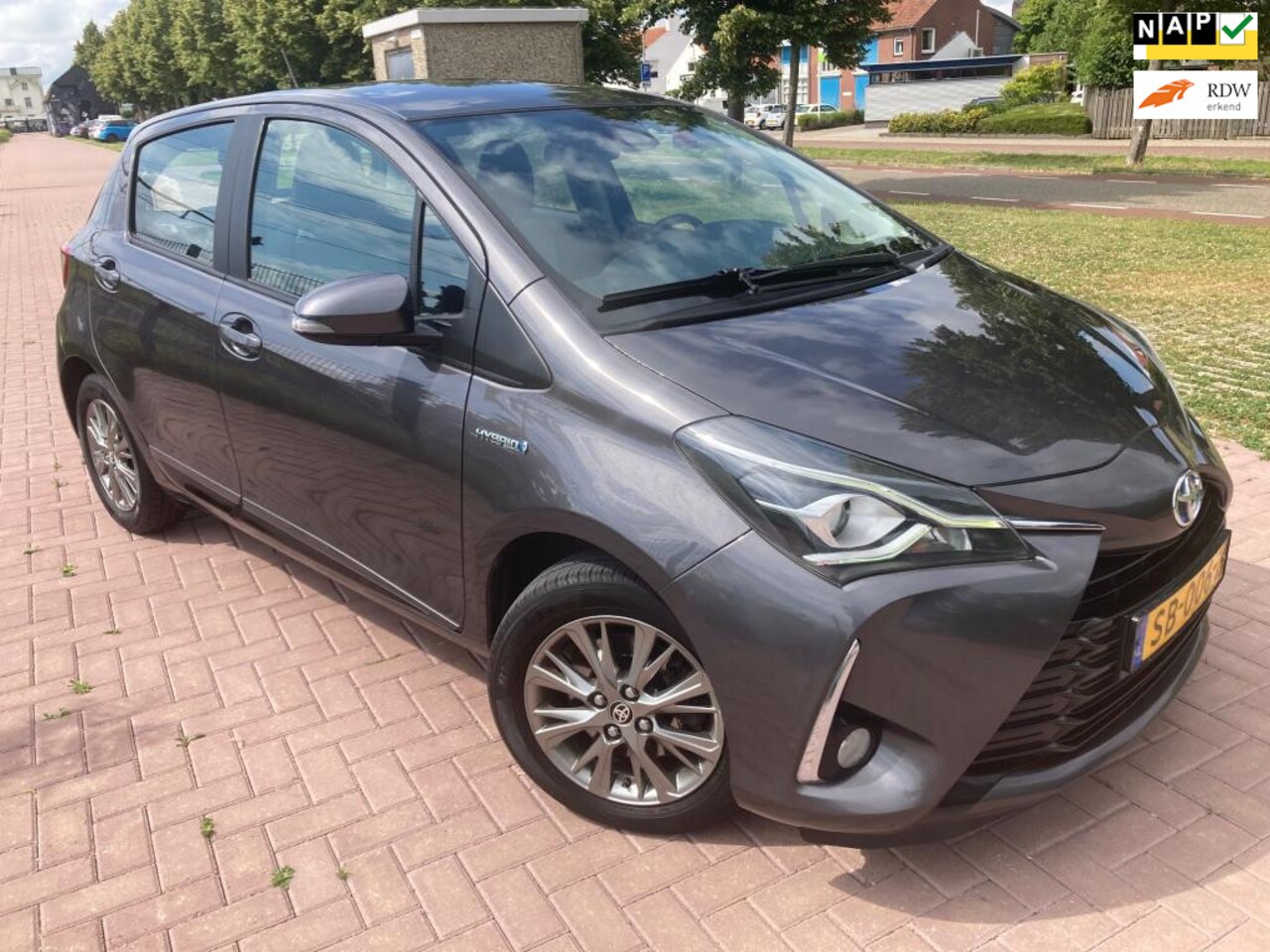 Toyota Yaris - 1.5 Hybrid Design | 2018 | NAP | Dealeronderhouden | Navigatie + Camera - AutoWereld.nl