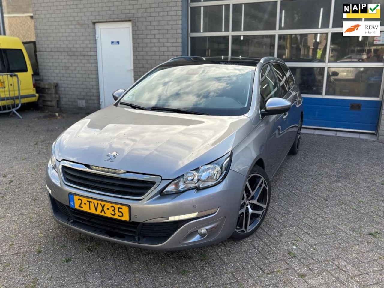 Peugeot 308 SW - 1.6 BlueHDI Blue Lease Executive|PANO|NAVI|PDC|NWE APK - AutoWereld.nl