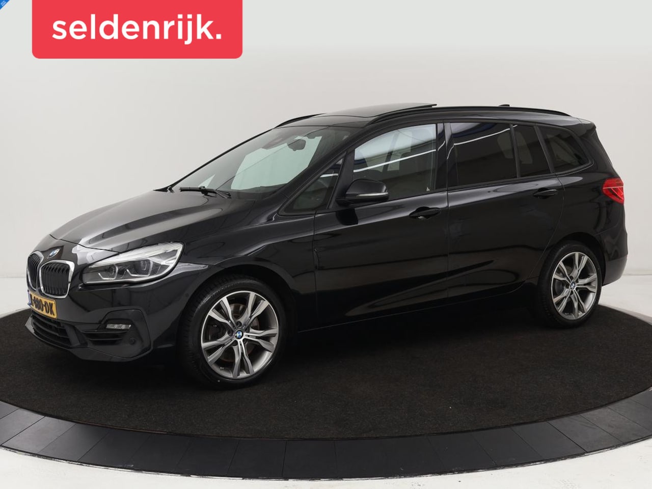BMW 2-serie Gran Tourer - 220i 7-persoons High Executive Edition | Panoramadak | Leder | Stoelverwarming | Trekhaak - AutoWereld.nl