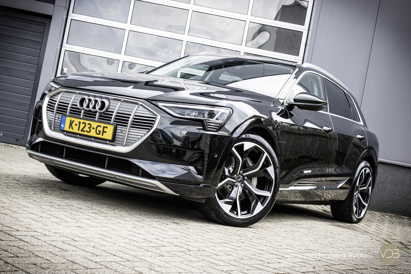 Audi e-tron - 55 quattro Business edition 95 kWh 22inch Leer Origineel NL - AutoWereld.nl