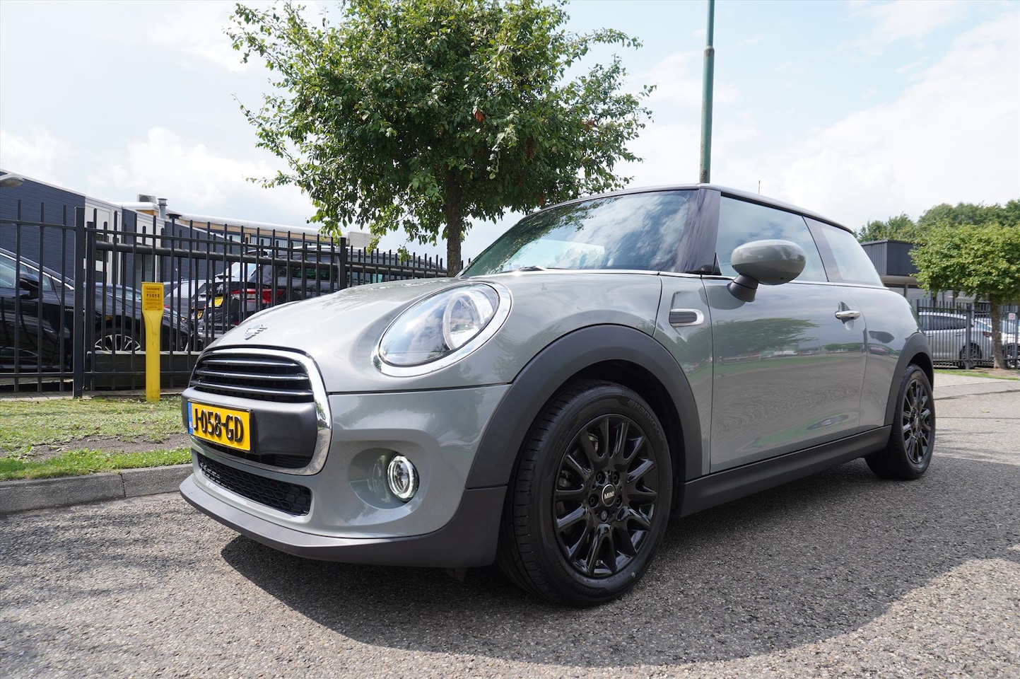 MINI One - Mini 3-Deurs (f56) 1.5 102pk Multi Media Climatronic NL-Auto - AutoWereld.nl