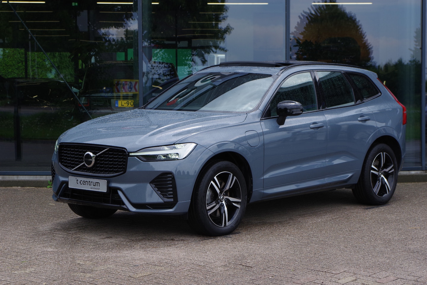 Volvo XC60 - 2.0 T6 Plug-in hybrid AWD Plus Dark 2.0 T6 Plug-in hybrid AWD 350 PK Plus Dark, Panoramadak, Luchtvering, Keyless, Memory, Car - AutoWereld.nl