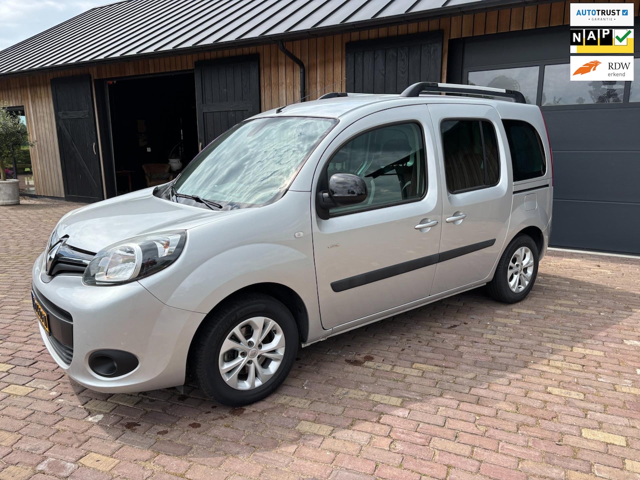 Renault Kangoo Family - 1.2 TCe Limited Start&Stop , TREKHAAK , CLIMAAT REGELING, PDC , LAGE KMSTAND - AutoWereld.nl