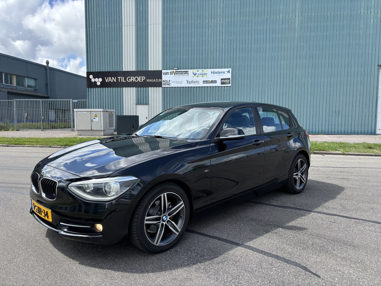 BMW 1-serie - 114i Upgrade Edition Sport 6-Bak 102 PK. Zuinige en mooie auto van de derde eigenaar !!! - AutoWereld.nl