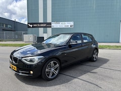 BMW 1-serie - 114i Upgrade Edition Sport 6-Bak 102 PK. Zuinige en mooie auto van de derde eigenaar
