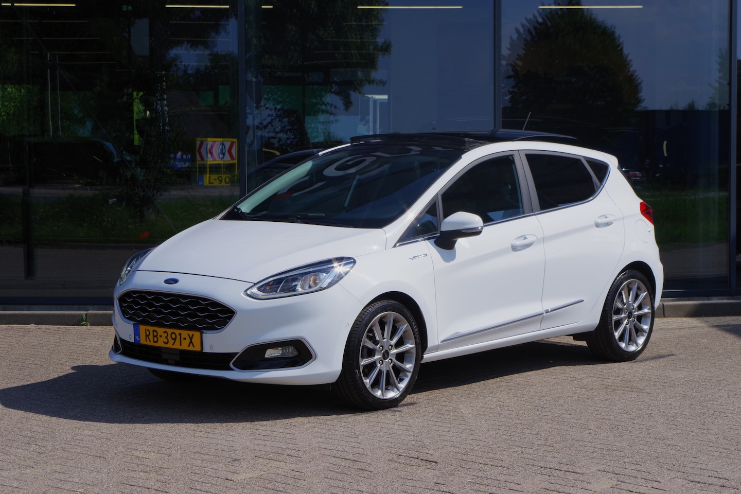 Ford Fiesta - 1.0 EcoBoost Vignale 1.0 EcoBoost 125 PK Vignale, Panoramadak, Keyless, Leder, B&O Sound, Adap. Cruise Control, - AutoWereld.nl