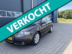 Audi A3 Sportback - 1.6 FSI Ambiente Airco Panoramadak