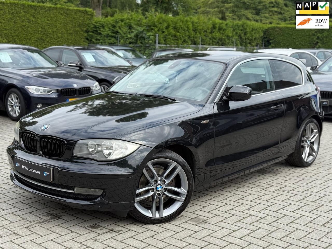 BMW 1-serie - 118i Business Line Sport|Ketting vervangen|Groot naviagtie|Climate control|18 inch|Nette s - AutoWereld.nl