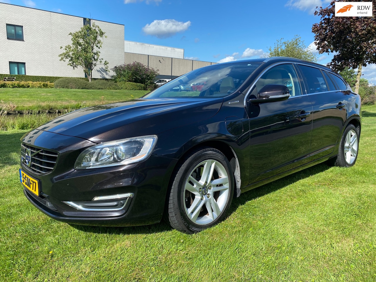Volvo V60 - 2013 * 2.4 D6 AWD Plug-In Hybrid Summum * LED * LMV * NAV - AutoWereld.nl