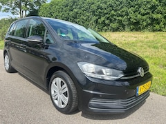 Volkswagen Touran - 1.6 TDI SCR Connected Series - Airco - Cruise control