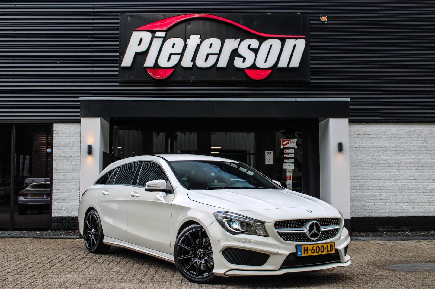 Mercedes-Benz CLA-klasse Shooting Brake - 180 AMG XENON PDC - AutoWereld.nl