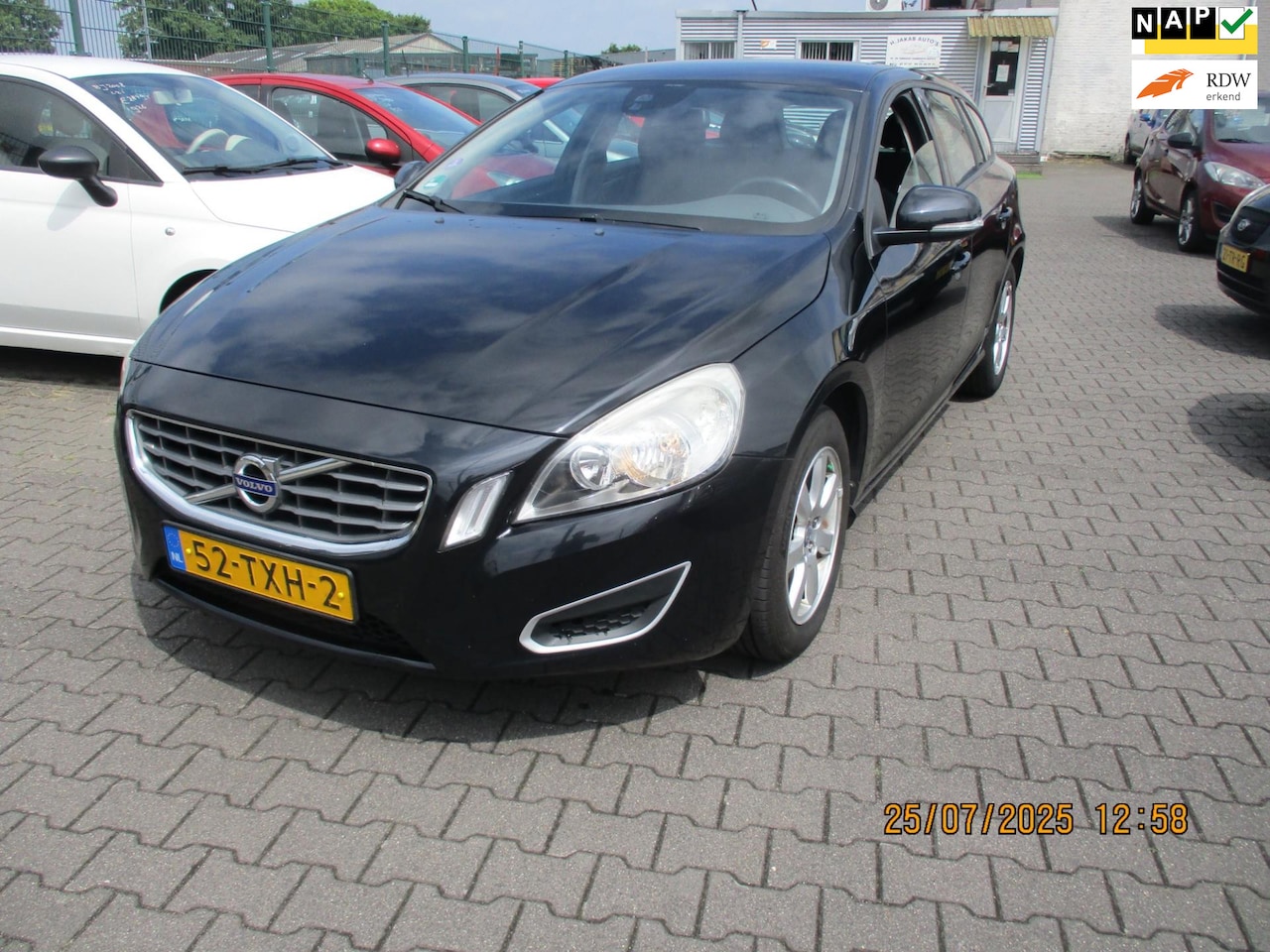 Volvo V60 - Volvo V60 1.6 T3 Kinetic-AIRO-NAVIGATIE - AutoWereld.nl