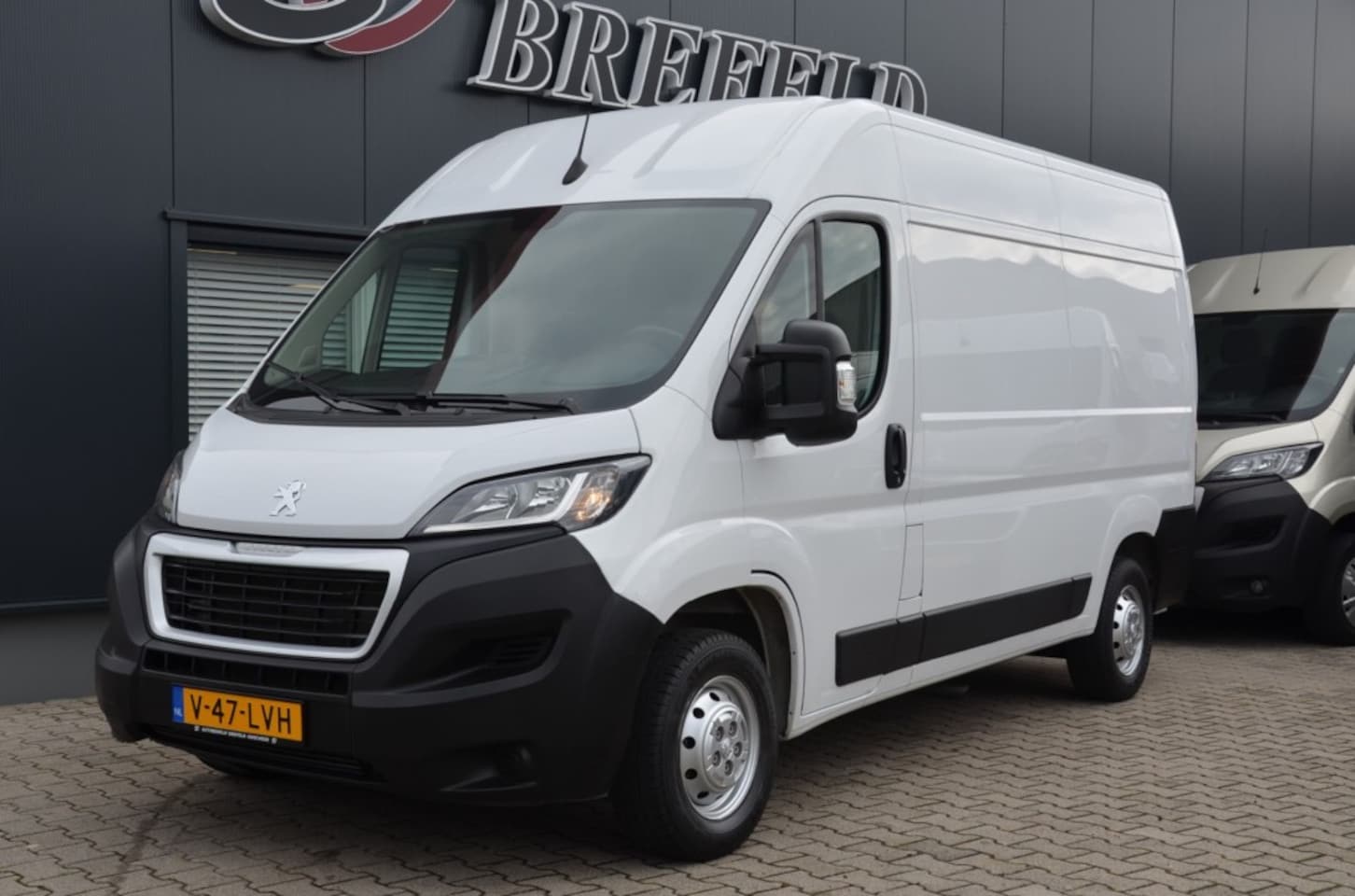 Peugeot Boxer - 333 2.2 BlueHDi 120 L2H2 Pro 333 2.2 BlueHDi 120 L2H2 Pro - AutoWereld.nl