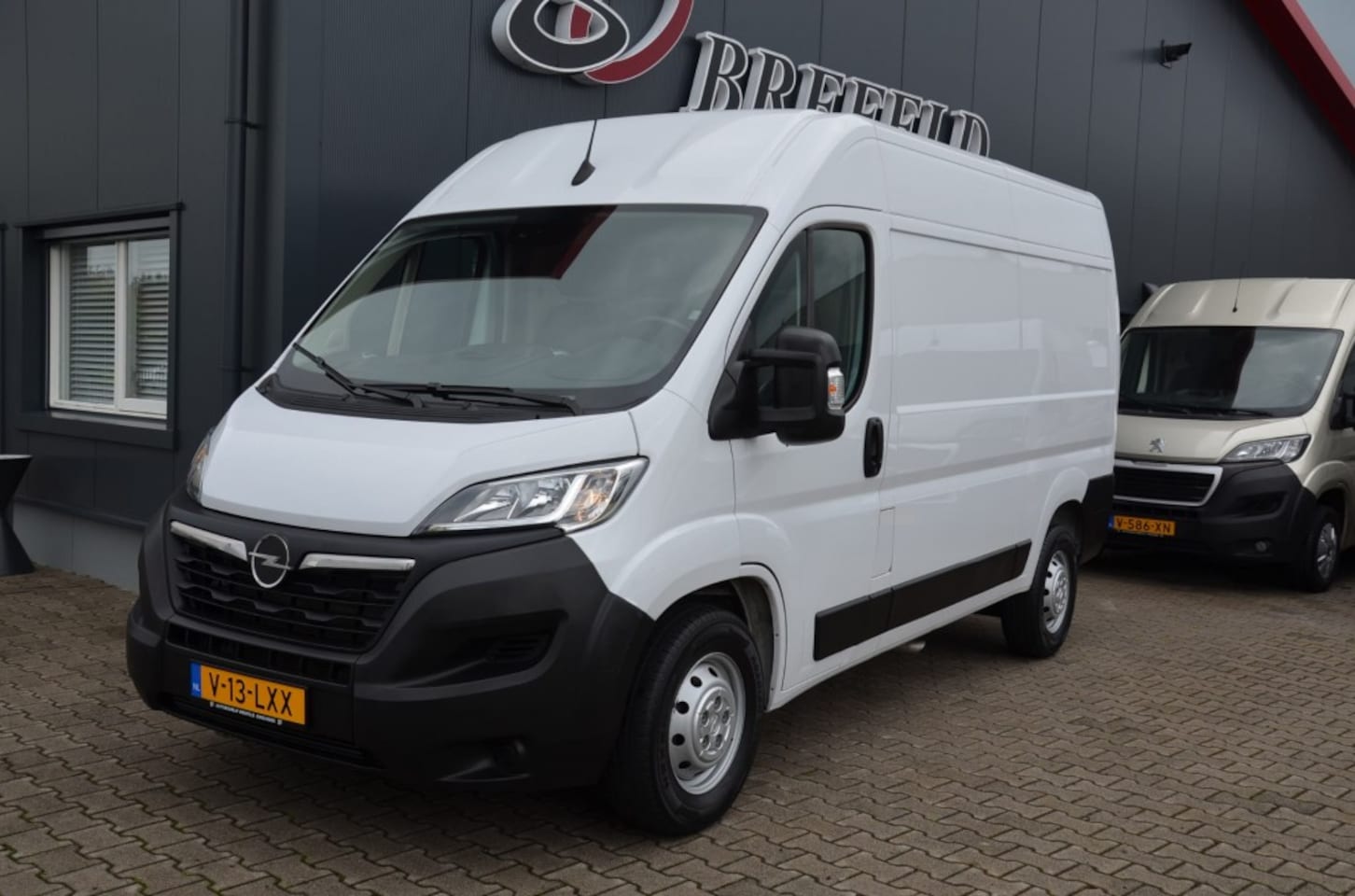 Opel Movano - 2.2D 140 Maxi  L2H1 Edition 3000kg trekgewicht - AutoWereld.nl