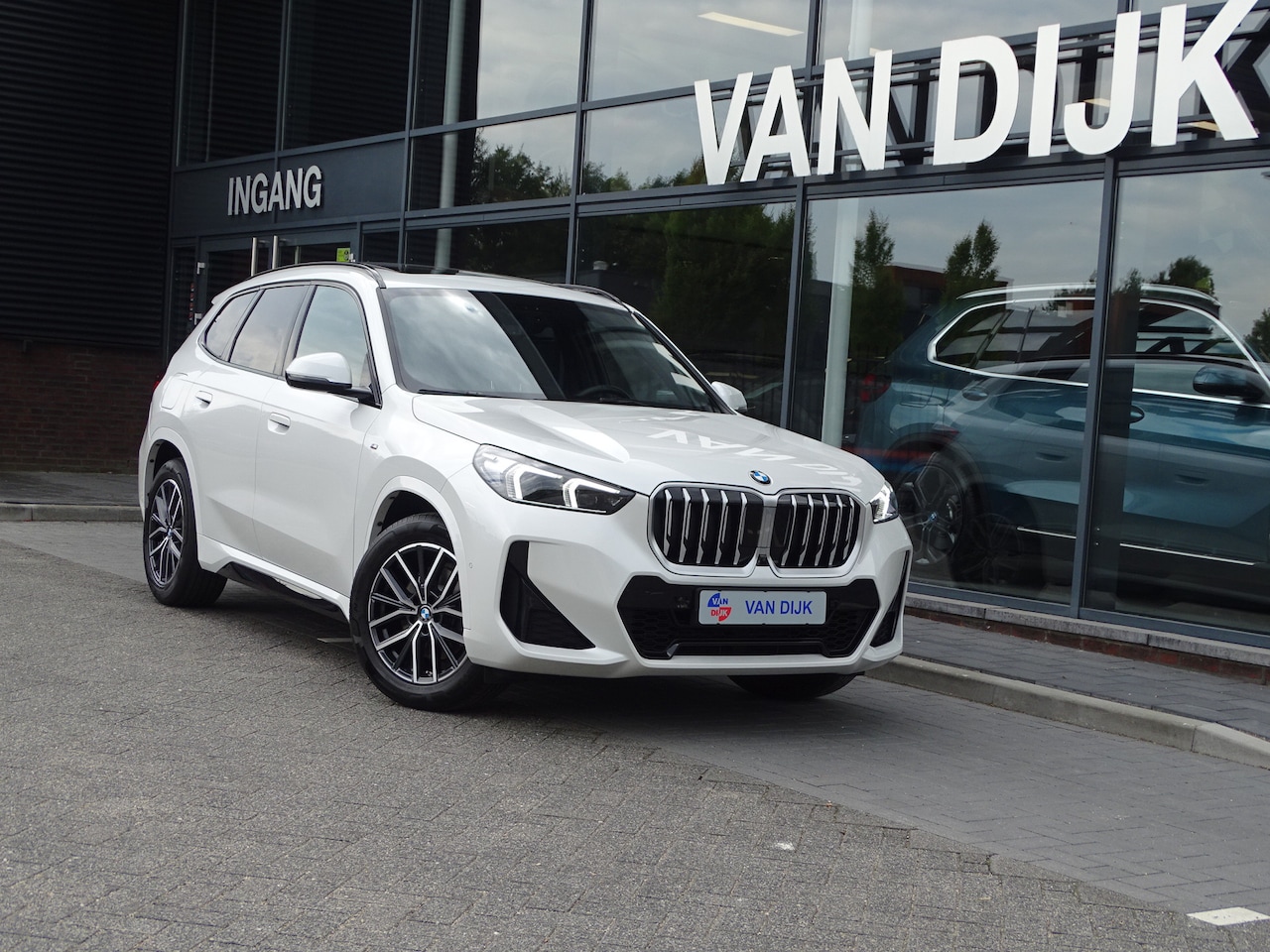 BMW X1 - sDrive20i M Sport-Elek Trekhaak-Sportstoelen-Driving Assistant Pro-Harman Kardon-Travel Pa - AutoWereld.nl