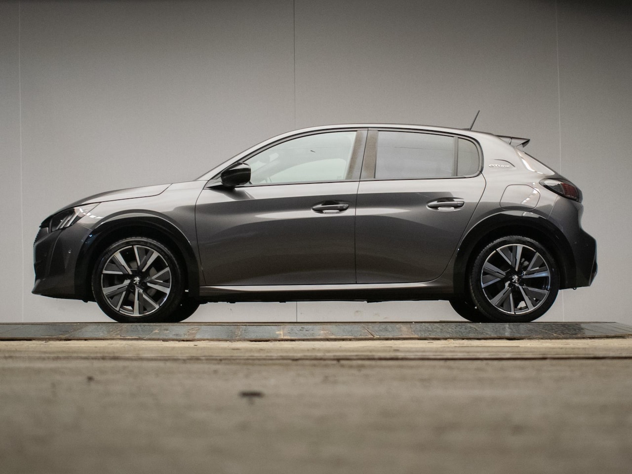 Peugeot 208 - 1.2 PureTech GT-Line Sport (APPLECARPLAY,CAMERA,NAVIGATIE,CRUISE,LED,CLIMATE,SPORTSTOELEN, - AutoWereld.nl