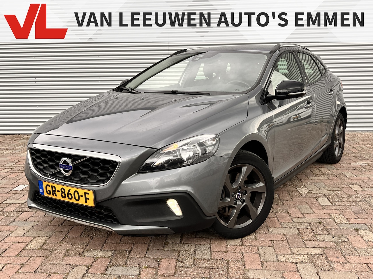 Volvo V40 Cross Country - 1.5 T3 Momentum | Nieuw Binnen! | Automaat | Trekhaak | Cruise - AutoWereld.nl