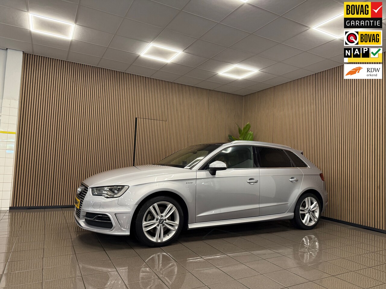 Audi A3 Sportback - 1.4 e-tron PHEV S-Line * Panoramadak / Navigatie / Xenon / NL Auto * - AutoWereld.nl