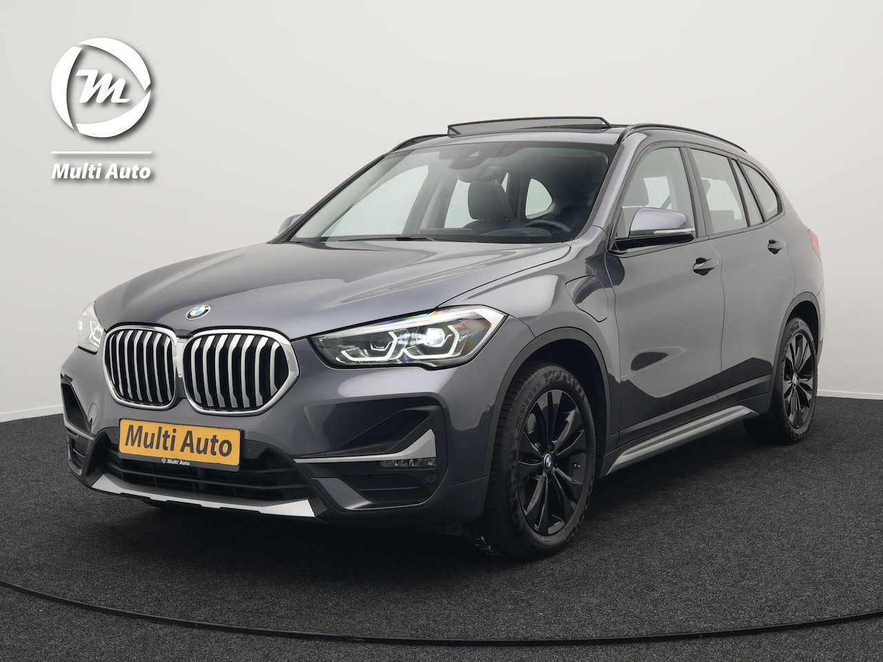 BMW X1 - xDrive25e X Line Shadow Plug In Hybrid 221pk Dealer O.H. PHEV | Panodak | Sportstoelen Ver - AutoWereld.nl