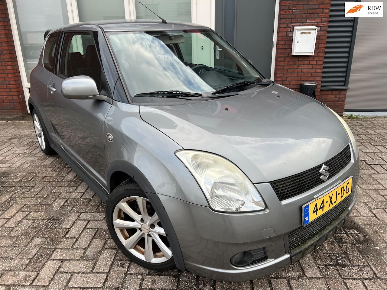 Suzuki Swift - 1.5 Exclusive / Airco / Keyless / NAP / 16 inch - AutoWereld.nl