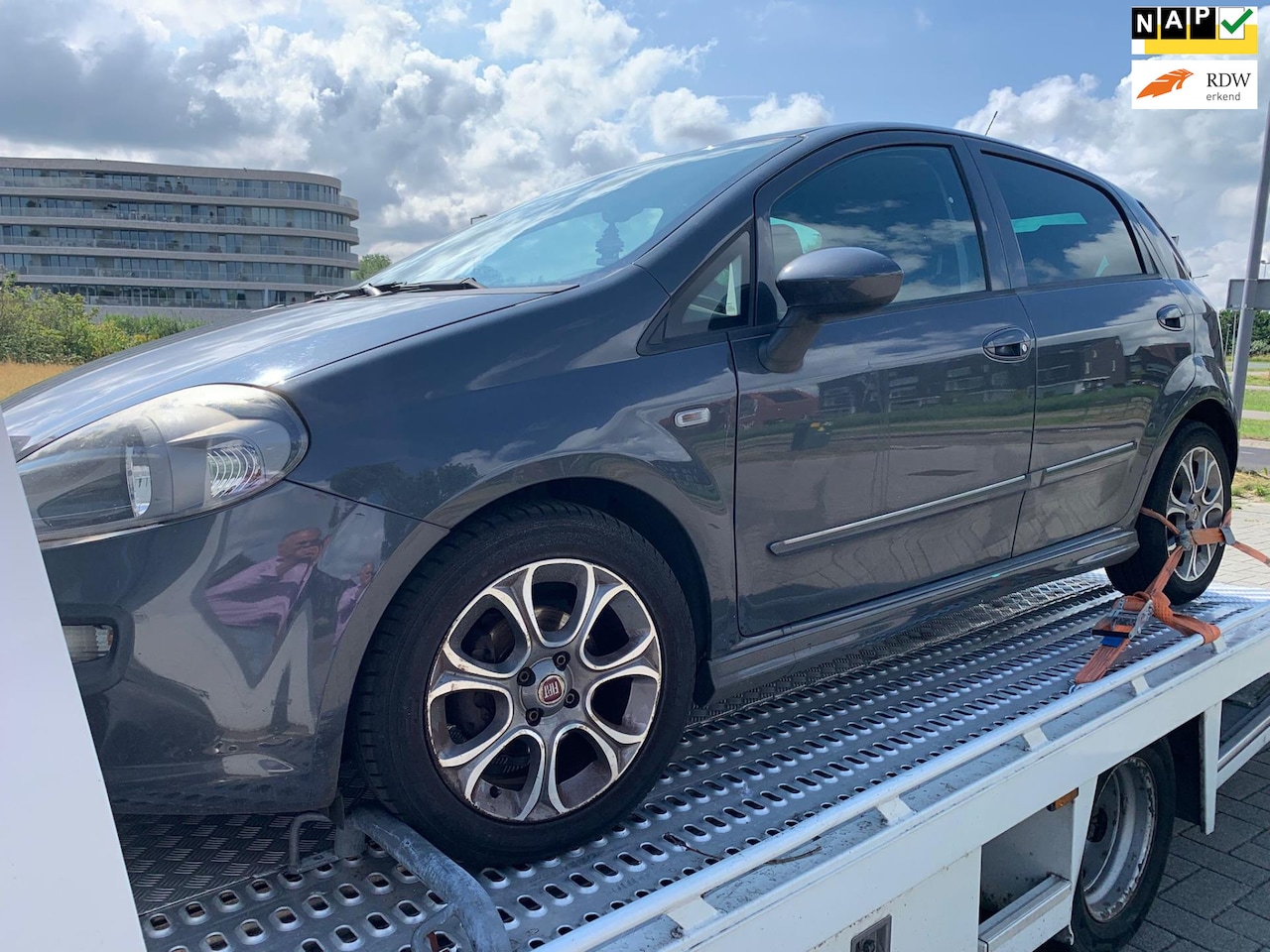 Fiat Punto Evo - 1.3 M-Jet Lounge motor tikt! Zo mee - AutoWereld.nl