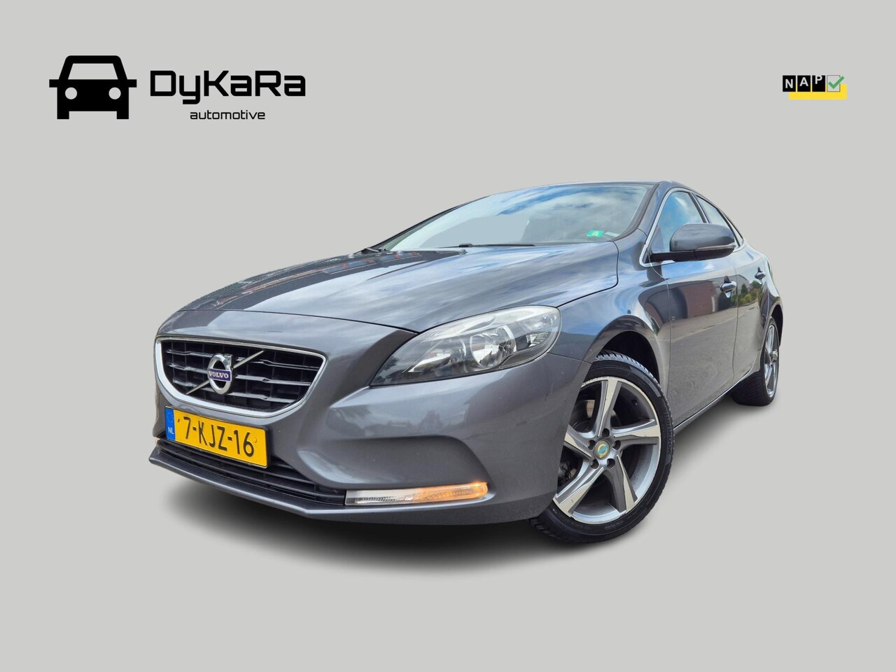 Volvo V40 - 1.6 T3 Momentum Navi, Camera, Trekhaak NAP Dealer OH - AutoWereld.nl