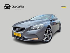 Volvo V40 - 1.6 T3 Momentum Navi, Camera, Trekhaak NAP Dealer OH