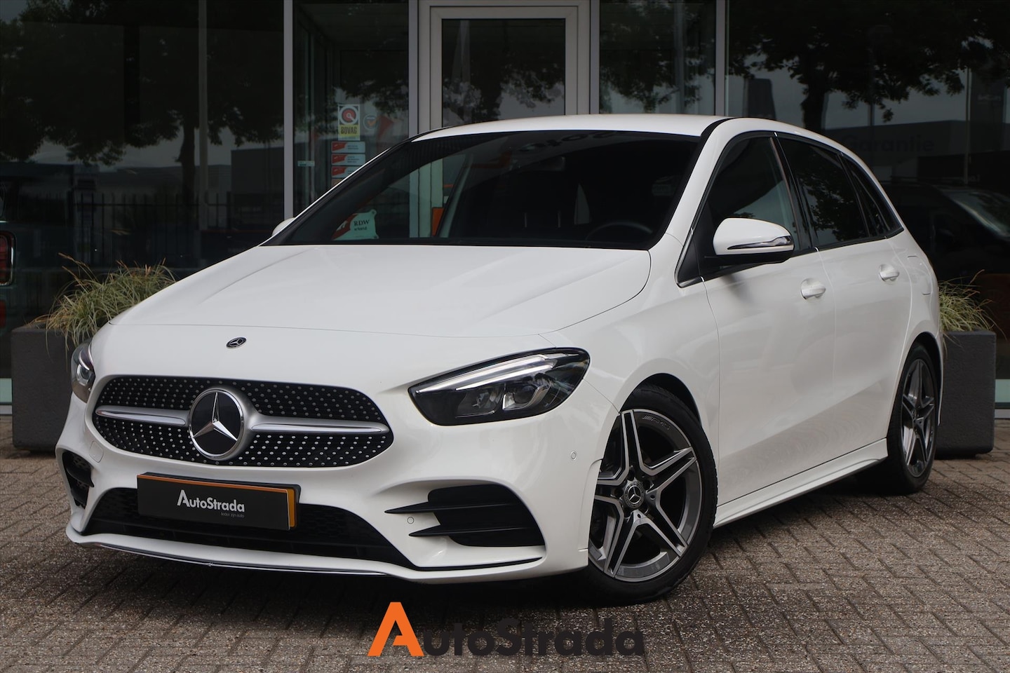 Mercedes-Benz B-klasse - B180 AMG-Line 136PK 7G-DCT | LED | Camera | DAB | Cruise | Climate | Navi | Sfeerverlichti - AutoWereld.nl