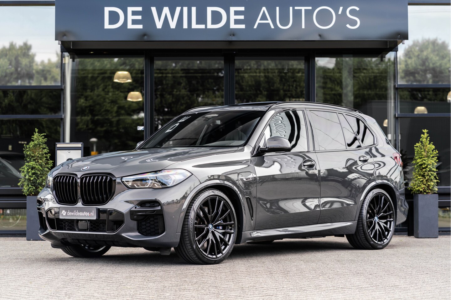 BMW X5 - xDrive45e M-sport 394pk Pano Bowers&Wilkins 4-wielsturing Stoelventilatie Trekhaak - AutoWereld.nl