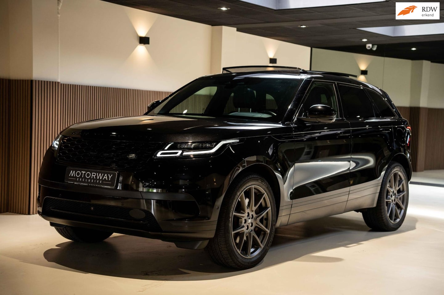 Land Rover Range Rover Velar - 2.0 P400e R-Dynamic HSE|Black Pack|Matrix|Pano|360°Camera|ColdClimatePack|21'LM Velgen|Mer - AutoWereld.nl