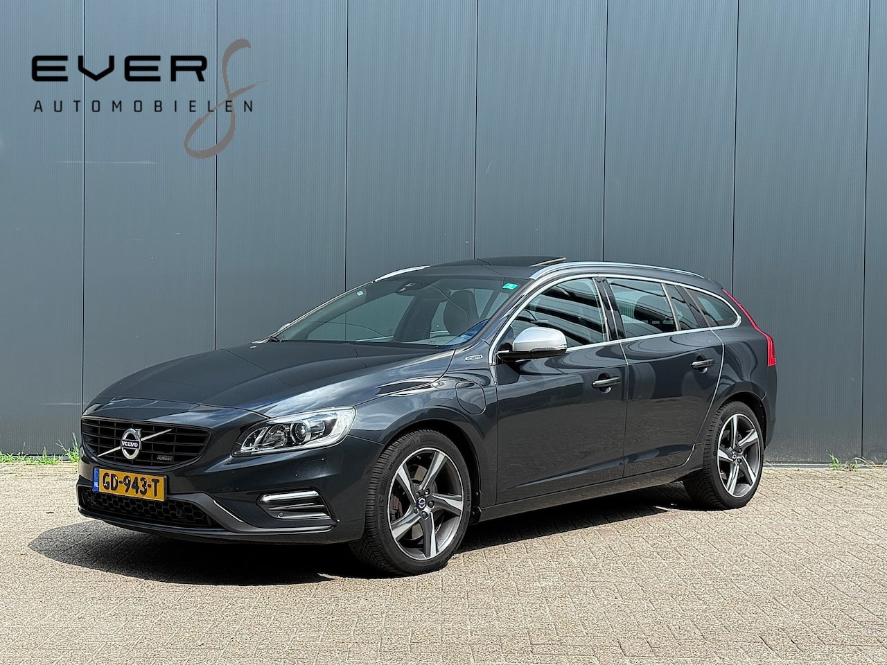 Volvo V60 - 2.4 D6 AWD Plug-In Hybrid R-Design 2.4 D6 AWD Plug-In Hybrid R-Design, Schuifdak, Memory, Camera, NL Auto! - AutoWereld.nl