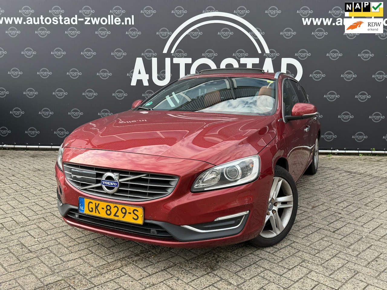 Volvo V60 - 2.4 D6 Twin Engine R-Design Automaat/opendak/navi/cruise/stoelverm/stoelkoeling/Leder - AutoWereld.nl