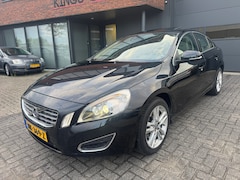 Volvo S60 - 1.6 D2 AUTOMAAT LEDER XENON CAMERA SCHUIFDAK DEALER ONDERHOUD
