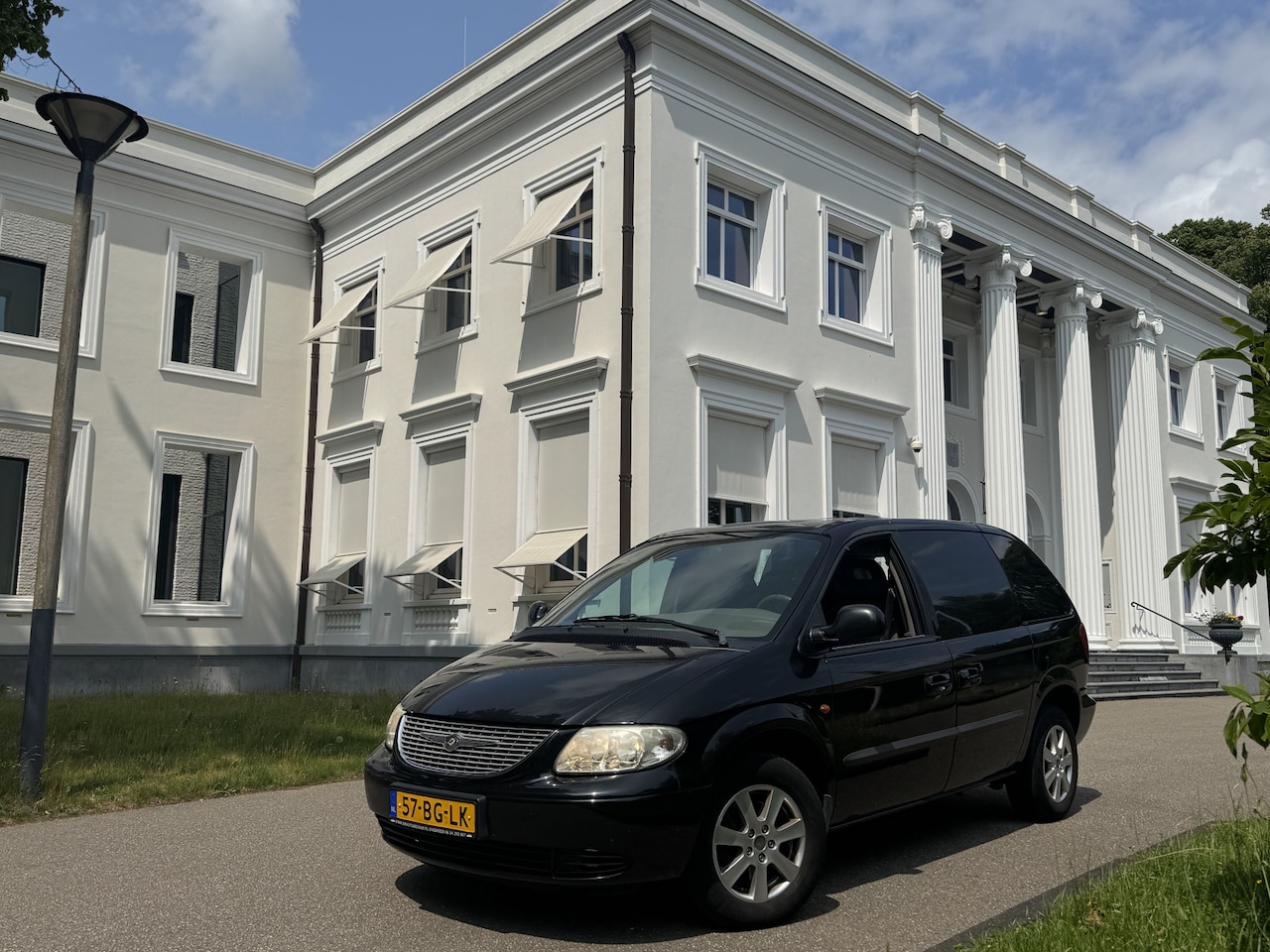 Chrysler Voyager - 2.5 CRD SE VAN 173.000 KM - AutoWereld.nl