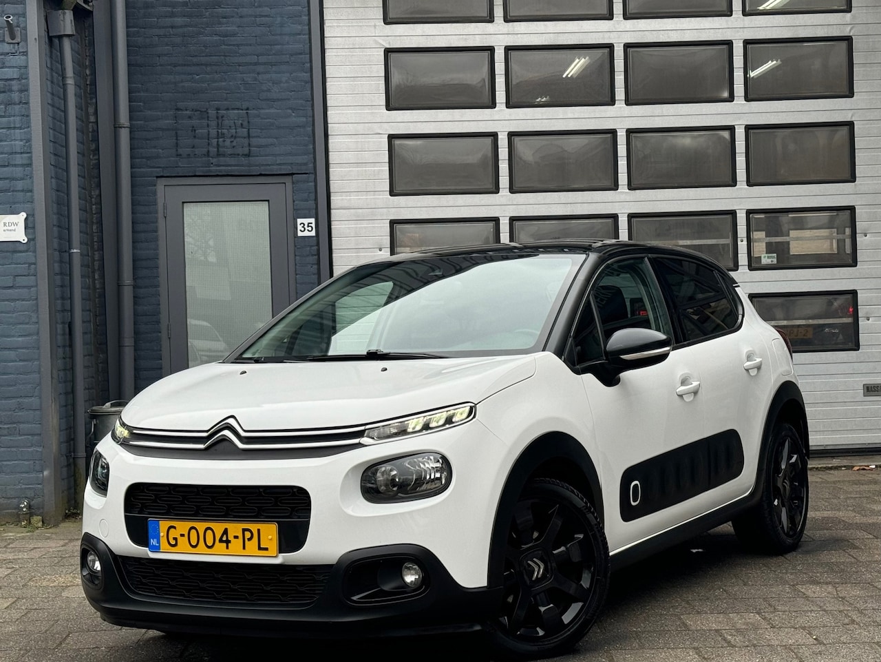 Citroën C3 - 1.2 PureTech S&S Shine | Clima | Camera | Automaat | N.A.P - AutoWereld.nl