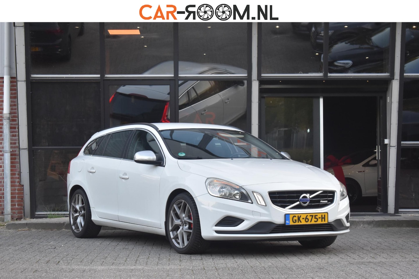 Volvo V60 - 2.0 D3 Kinetic Airco Stoelvw Cruise Trekhaak - AutoWereld.nl