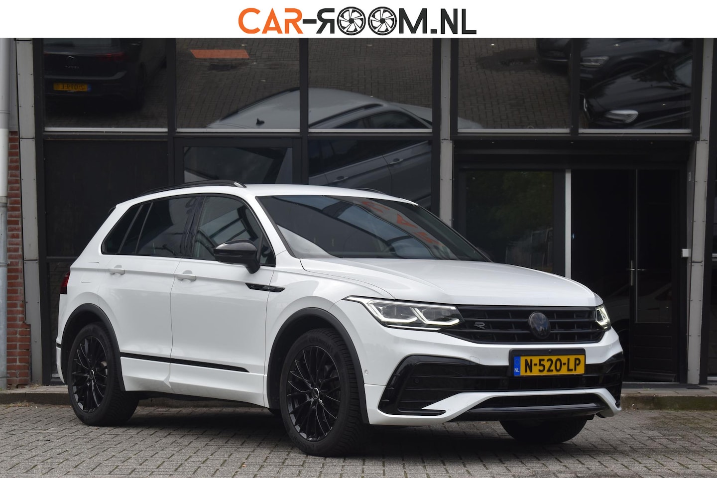 Volkswagen Tiguan - 1.5 TSI R-Line Business+ Lane ACC Leder Sfeer 360C Trekhaak - AutoWereld.nl