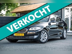 BMW 5-serie - 520i High Executive NL Auto I NAP I Trekhaak I Leder I Stoelverwarming I Navi breed I Park