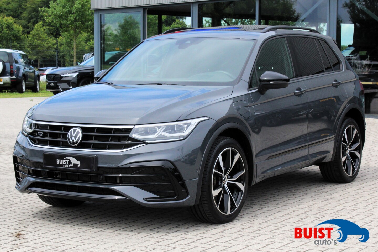 Volkswagen Tiguan - 1.4 TSI eHybrid R-Line 245pk PANO IQ LIGHT 20" 36875KM! - AutoWereld.nl