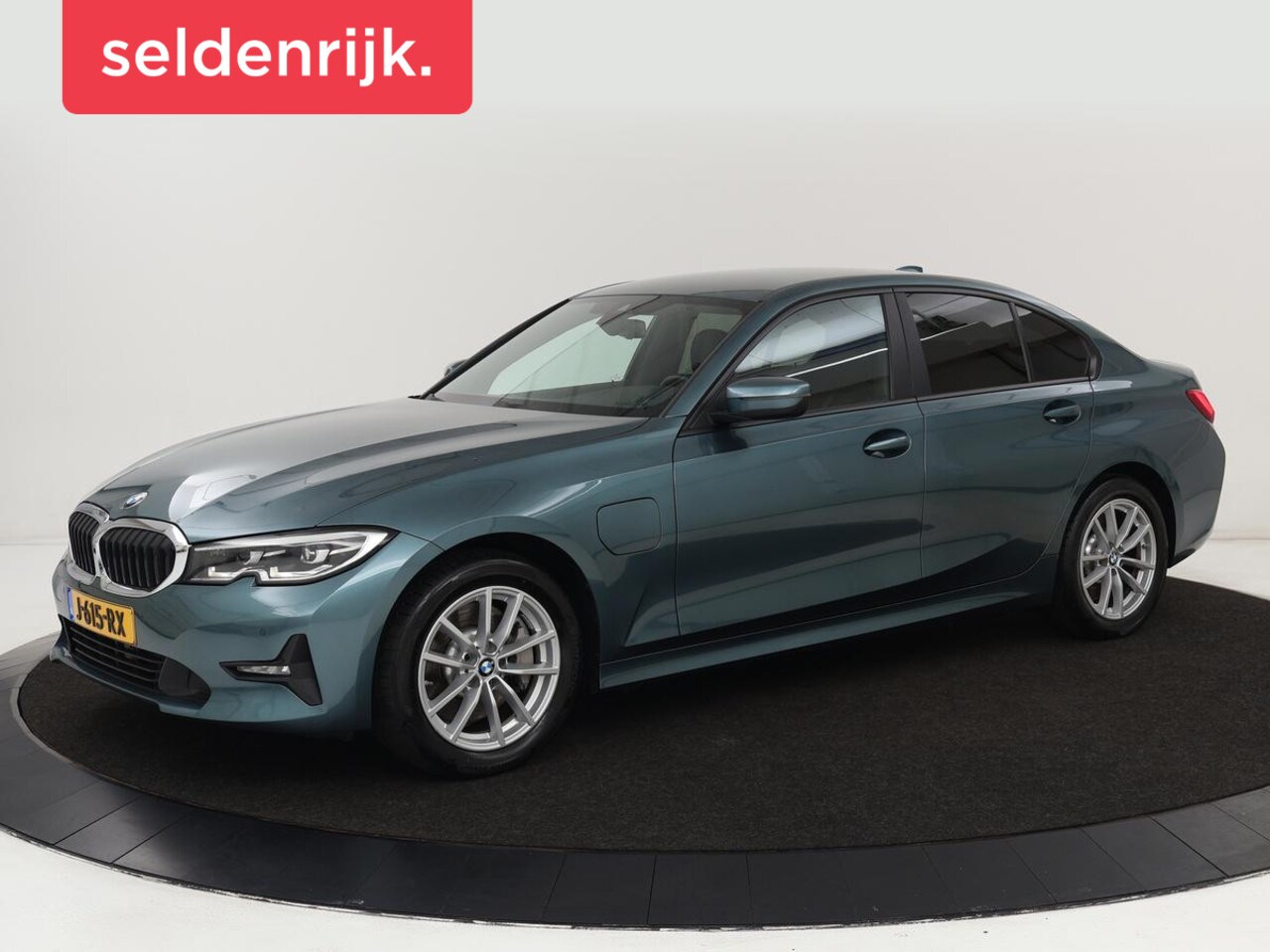 BMW 3-serie - 330e eDrive Edition | Leder | Stoelverwarming | Carplay | Live Cockpit | Navigatie | Parke - AutoWereld.nl