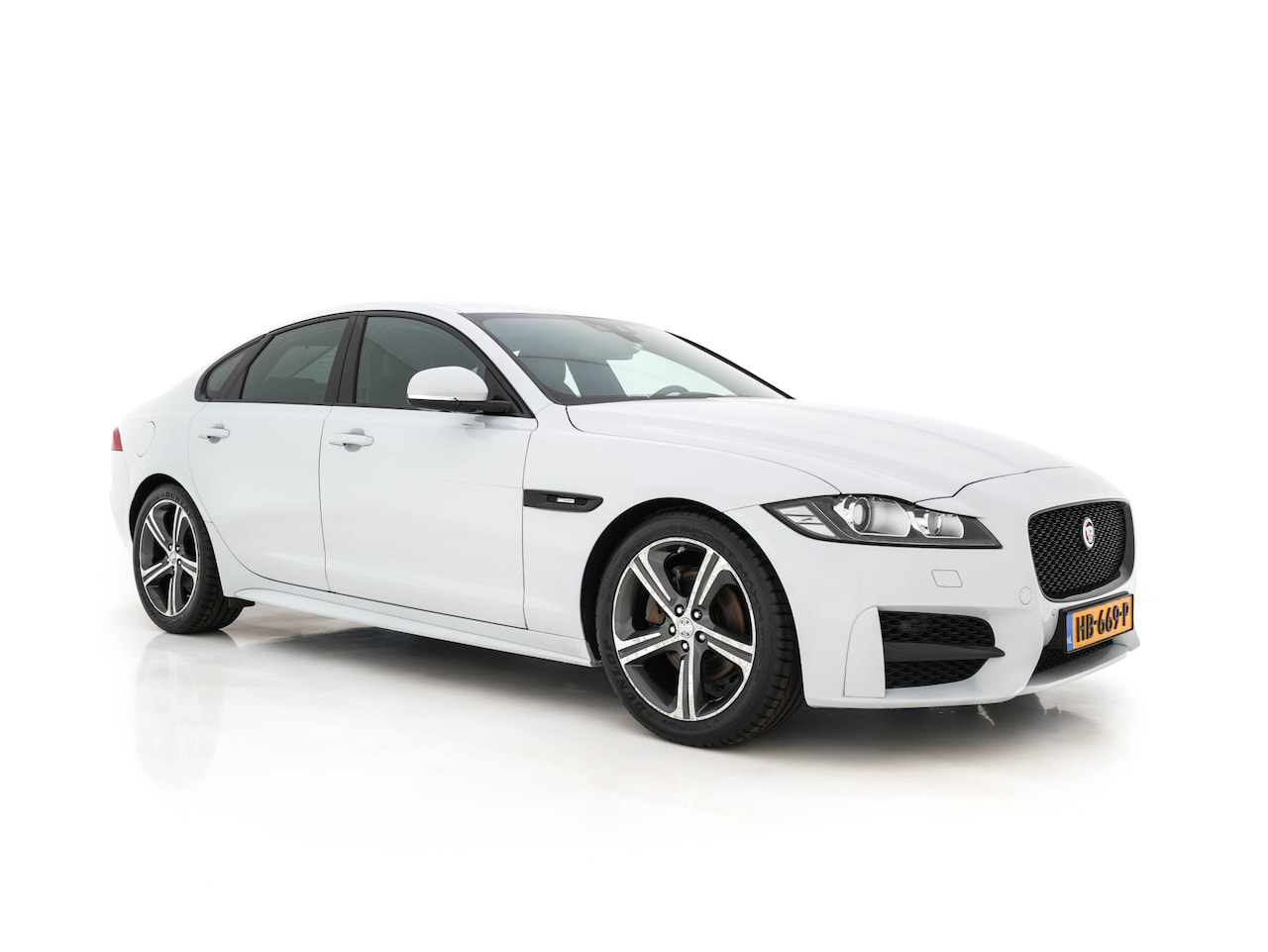 Jaguar XF Portfolio - 2.0d R-Sportpack Aut. *LUXURY-LEATHER | BI-XENON | NAVI-FULLMAP | MERIDIAN-AUDIO | HEATED- - AutoWereld.nl